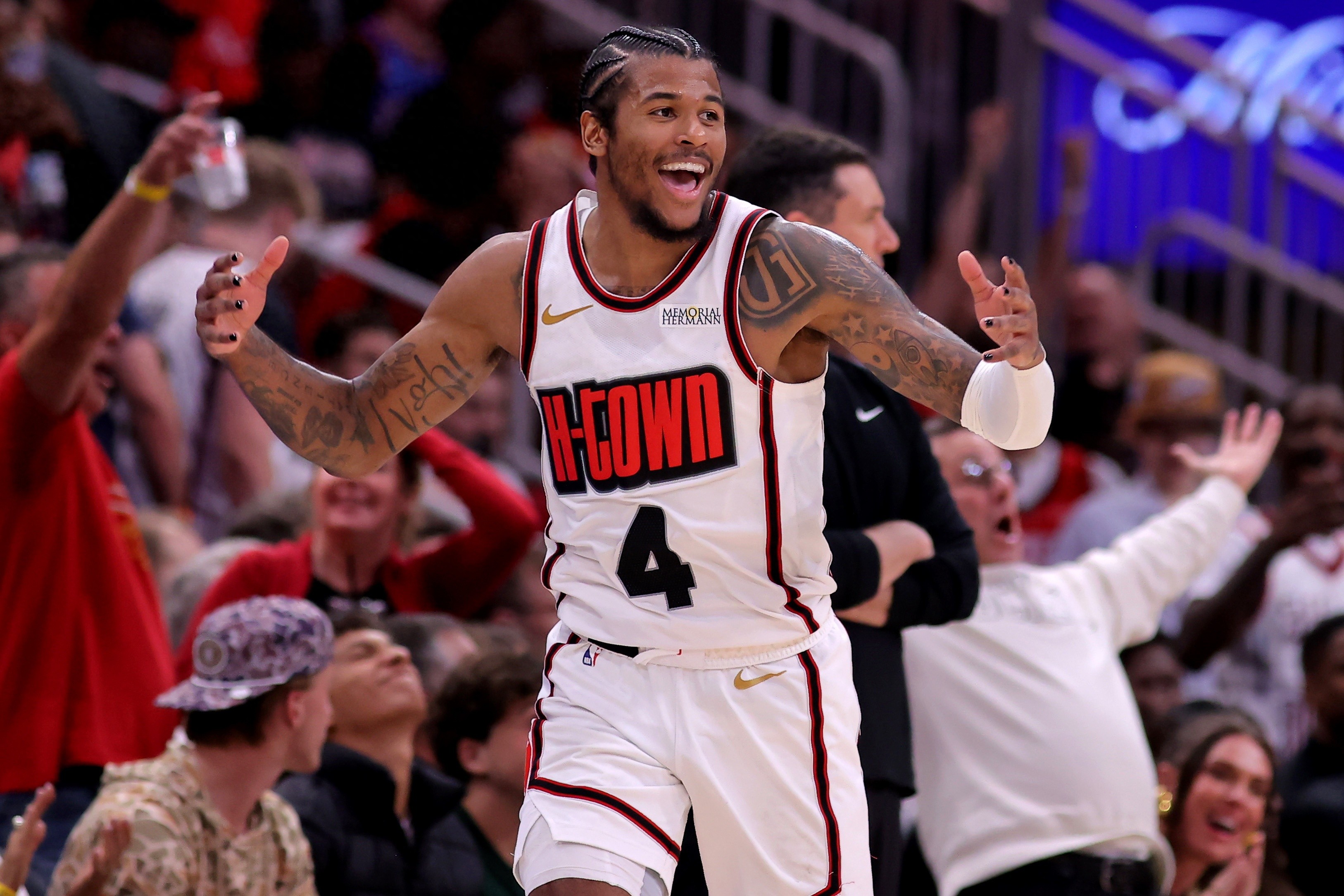 jiuyou游戏中心-转折点里昂单刀错失，NBA总决赛关键时刻攻防权衡，质疑声仍在，更衣室氛围转暖的简单介绍