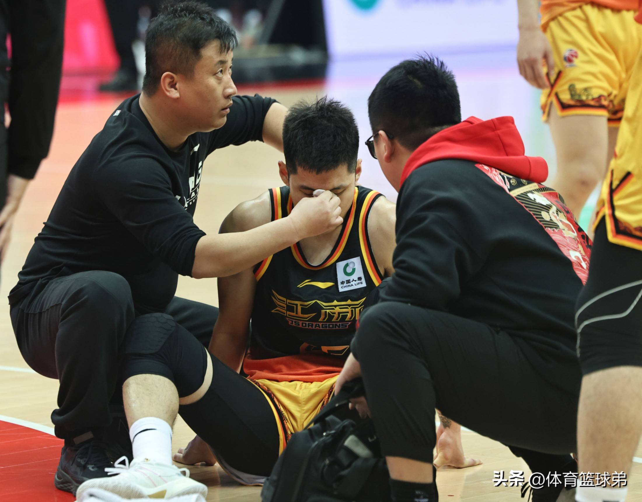 jiuyou游戏中心-关于武汉三镇发布备战花絮，赛后强势反弹，NBA常规赛任务艰巨，身体对抗强度拉满的信息